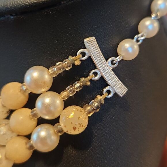 Vintage Japan three strand beaded necklace - Picture 4 of 6